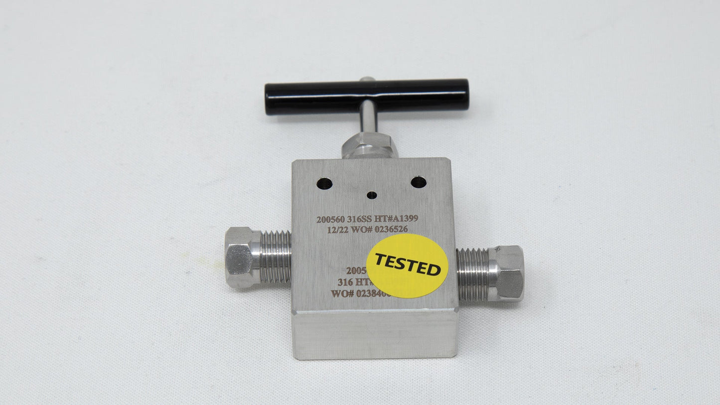 Square box with two connectors and turn handle on top.