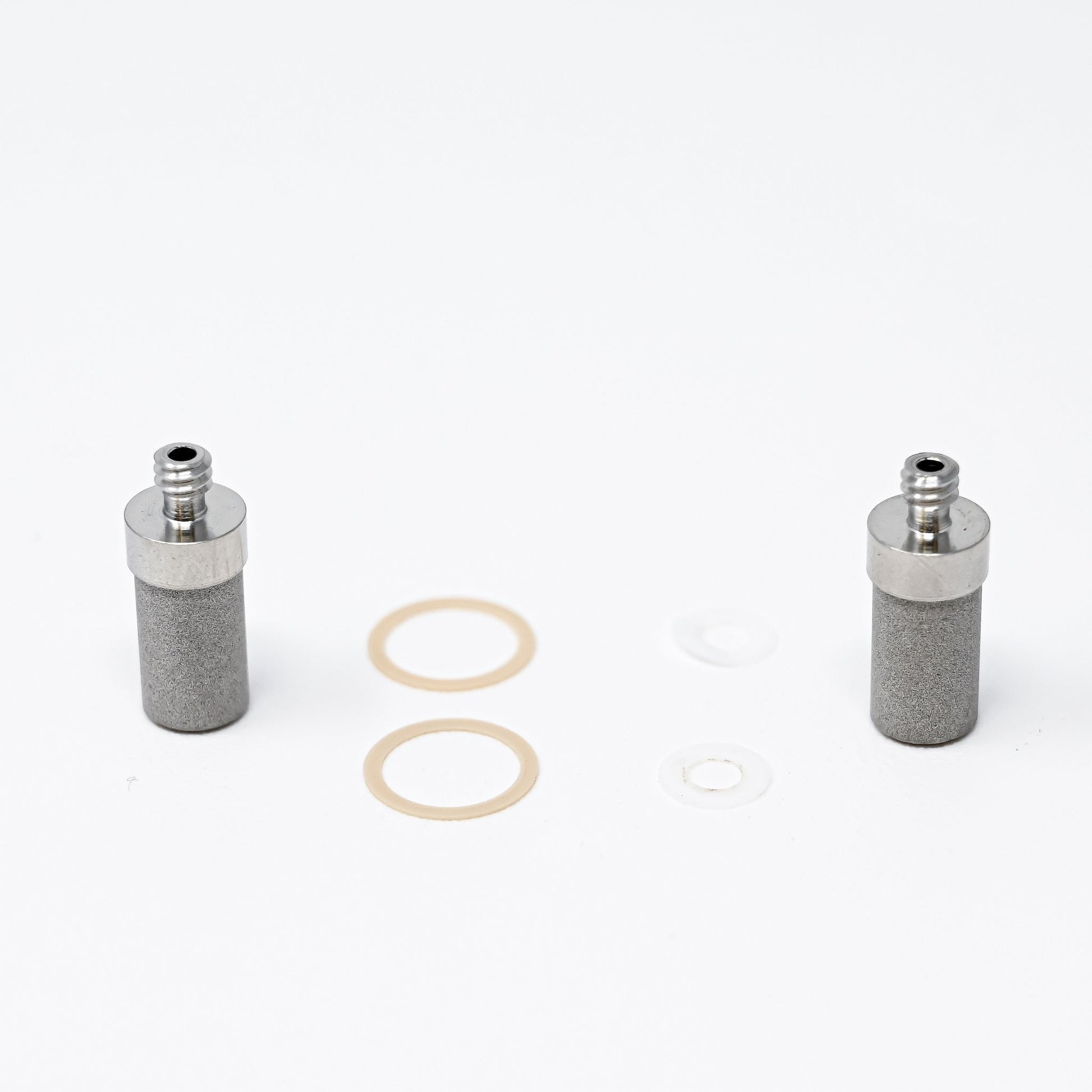 Cylindrical filter element with o-rings and gaskets.