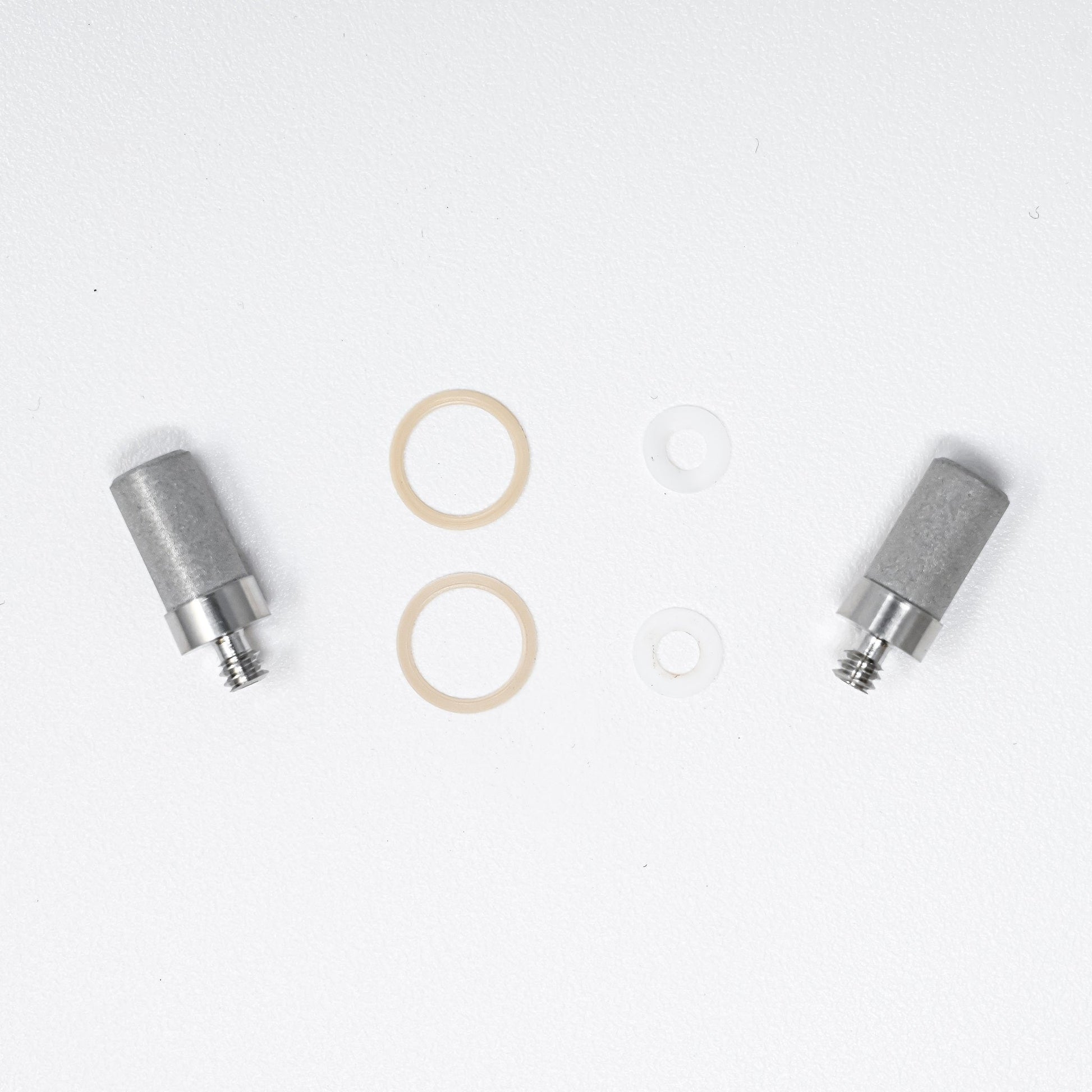 Cylindrical filter element with o-rings and gaskets.